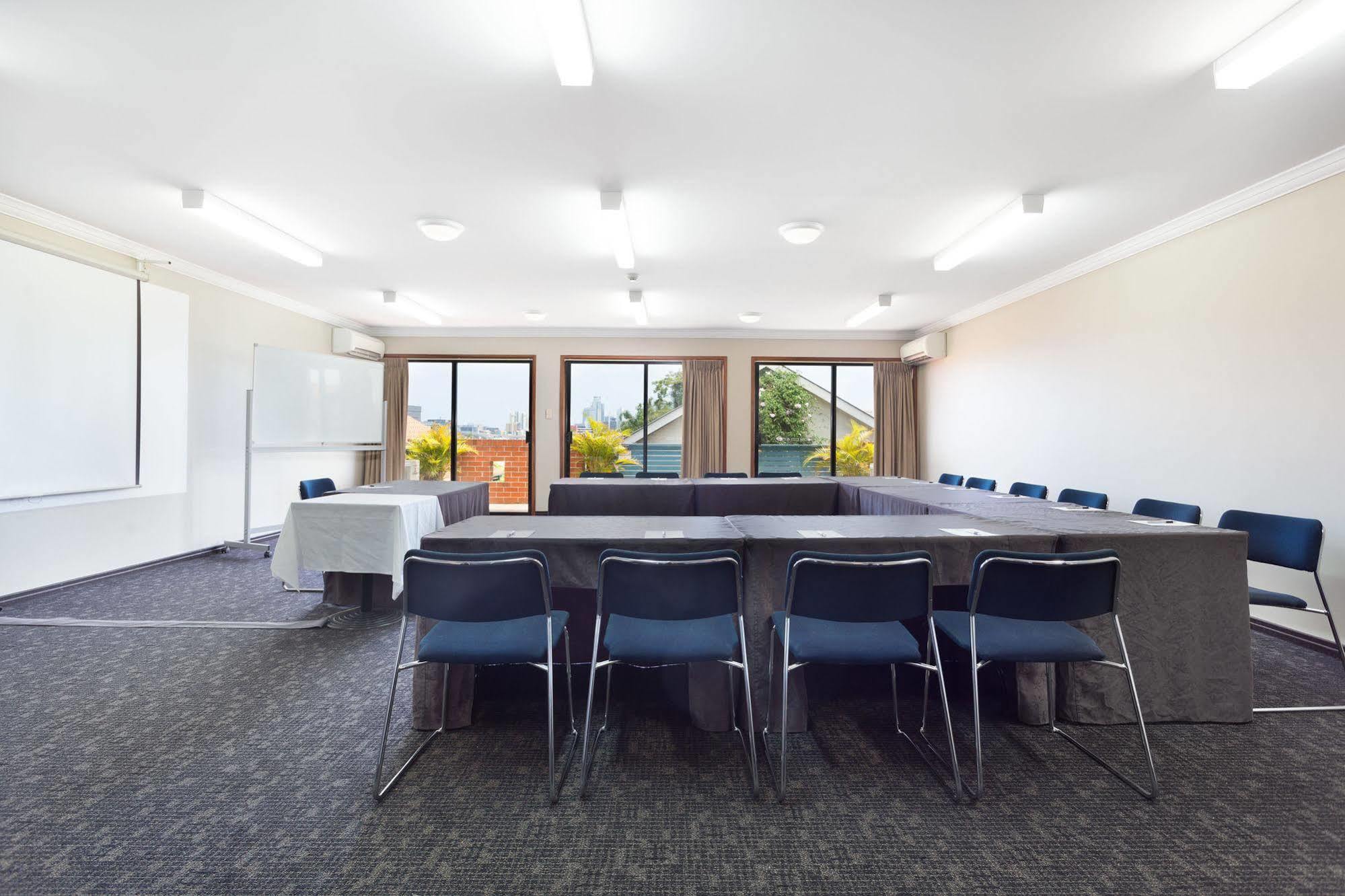 Ramada By Wyndham Windsor Hotel 4*